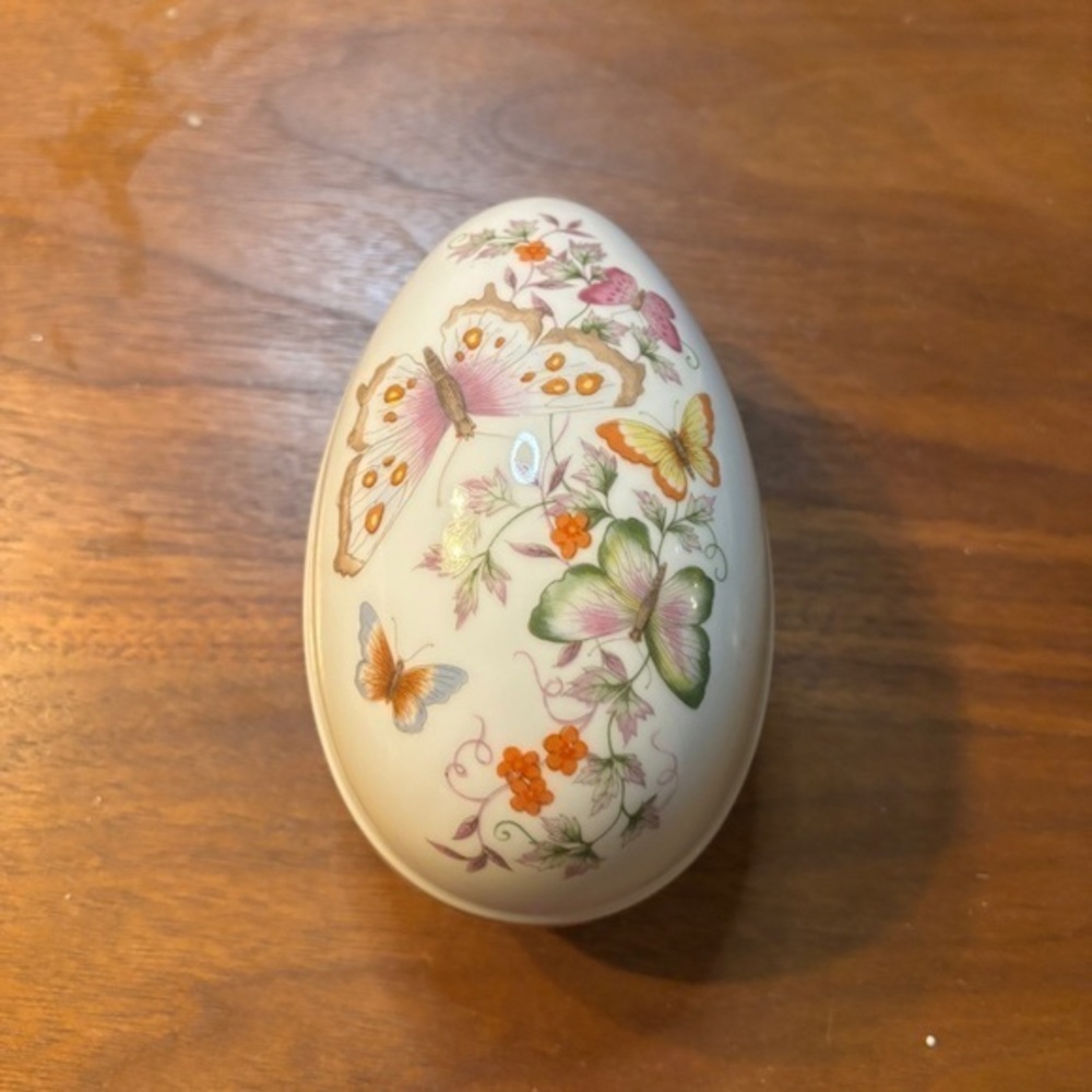 Vintage Avon Butterfly Fantasy Porcelain Treasure Egg Gold Trim w/ Original Box